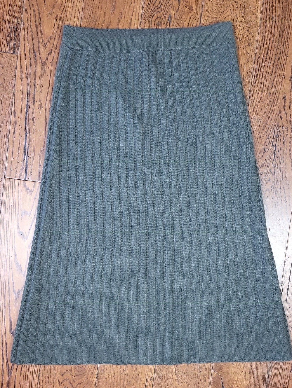 Quince Mongolian Cashmere Ribbed Knit Skirt - Olive Green. Size S